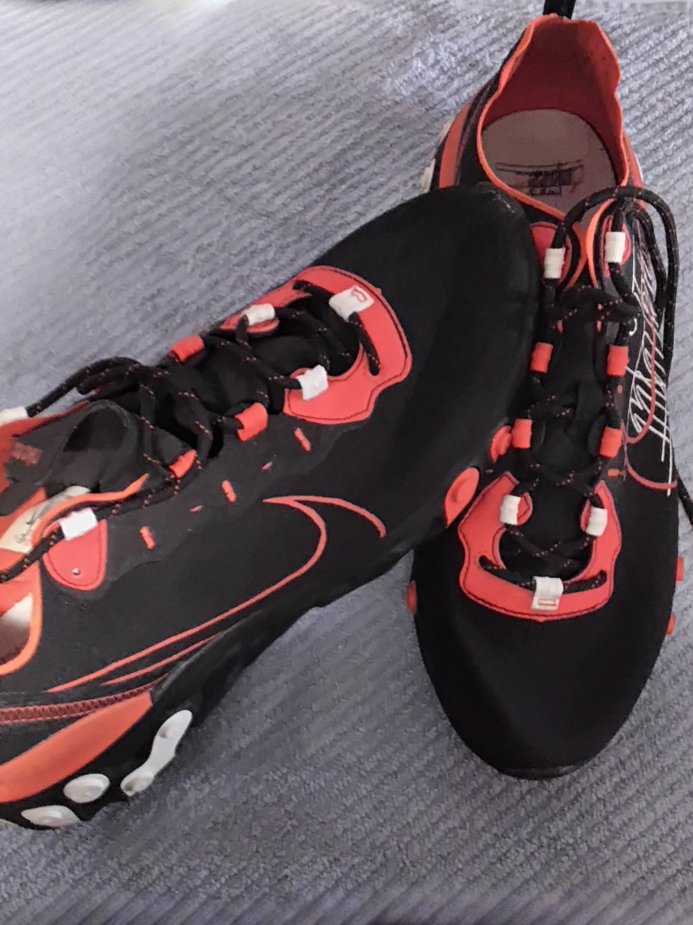 Nike Black and Red Low-Top Athletic Shoes